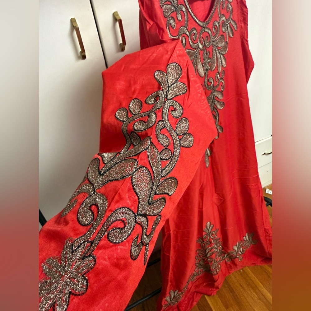 Arabian Red Embroidered Long Dress with Metallic Thread Detail L/XL - Picture 3 of 4